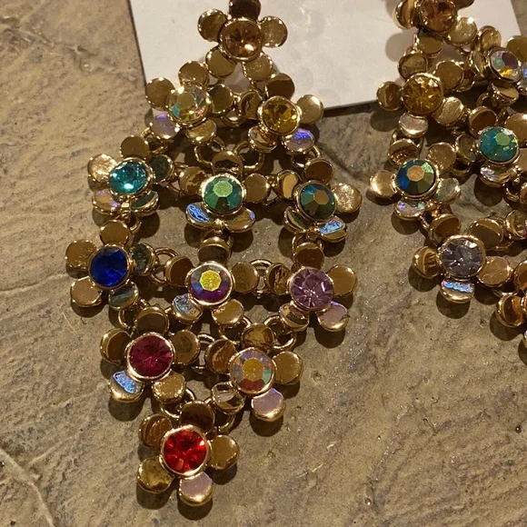Betsey Johnson Gold Flower Cluster Geometric Love Fest Earrings NWT - Picture 2 of 5